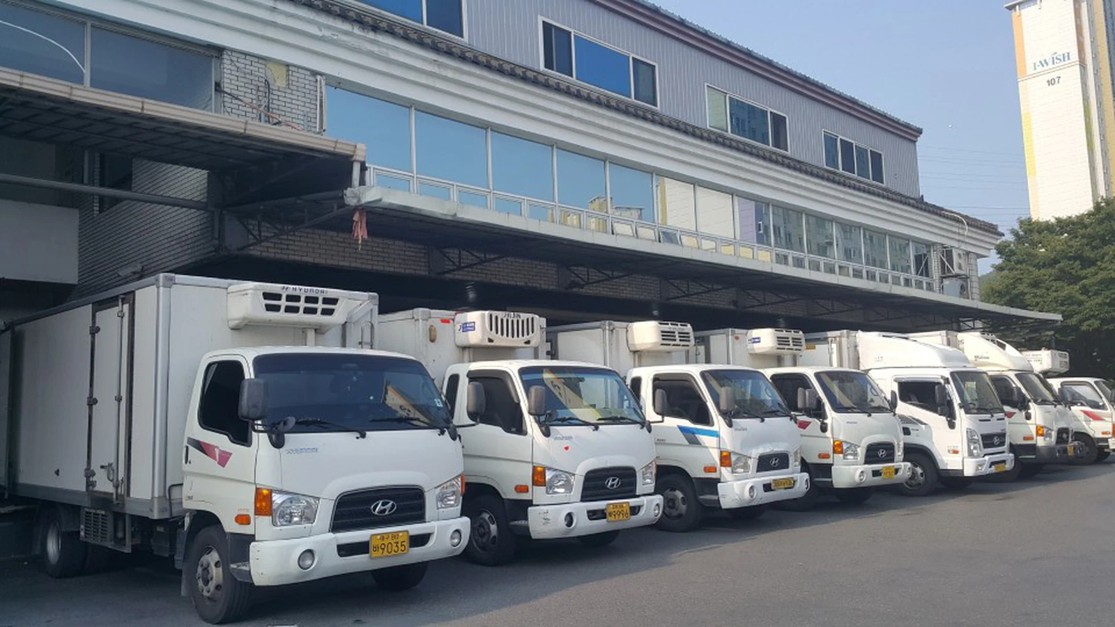 디케이푸드웰 냉동·냉장 물류 차량